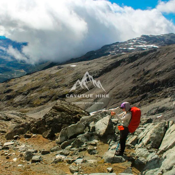 Subiendo Cerros en Parque Las Parvas Chile