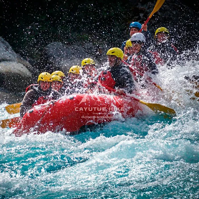 Grupo en Rafting en la Patagonia de Chile
